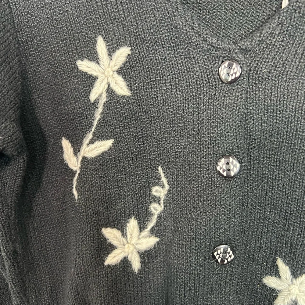 Whitewash Ladimir black and white floral stitch cardigan sweater size Medium